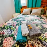 Bright 14Th Floor Central Home With Balcony & Views