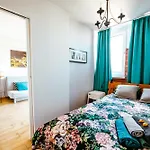 Bright 14Th Floor Central Home With Balcony & Views